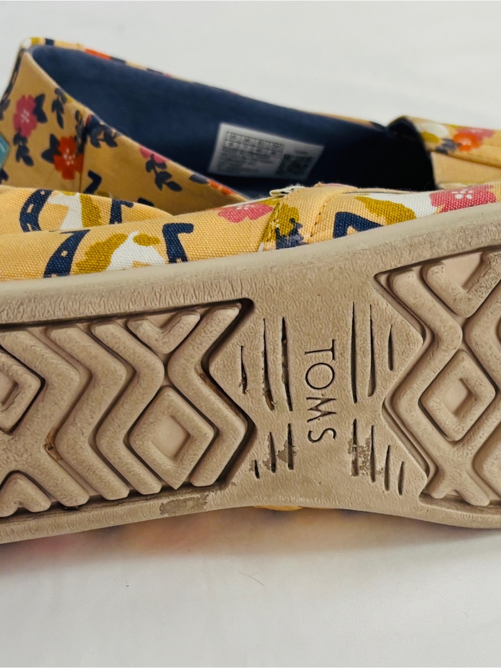 TOMS Mustard Canvas Slip-Ons with Navy Horseshoe & Floral Print Women’s Size 9 - Picture 5 of 9